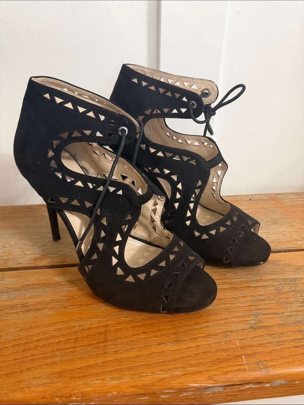 Jennifer Lopez Laser Cut Lace Up Stilettos Size 10